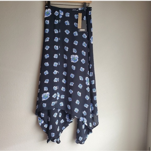 Reformation Wilde in Wildflower size 6 NWT - Picture 5 of 9